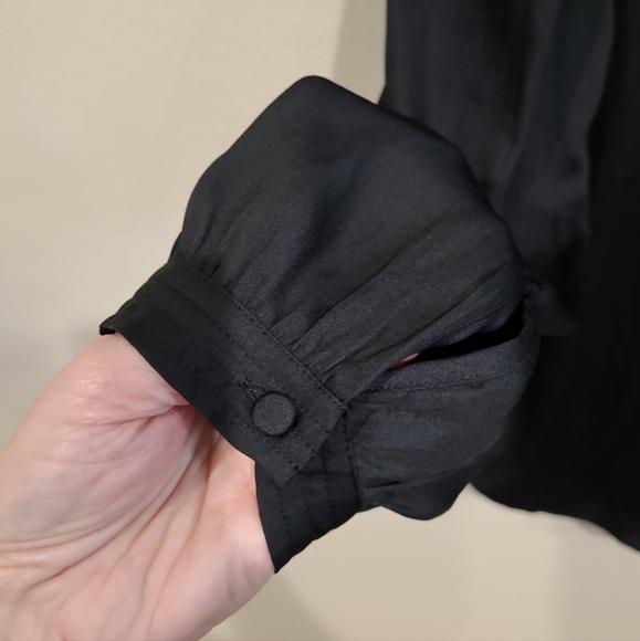 NWT Loft BLACK flowy V neck Top with tassel ties womens SZ Med. - Picture 6 of 10